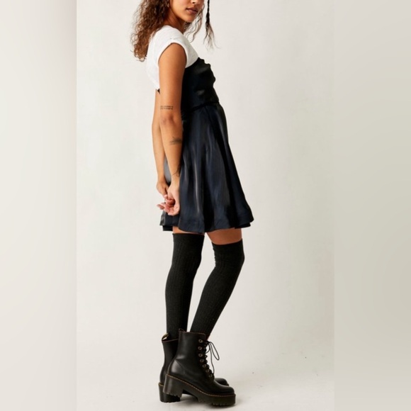 Free People Daisy Mini in Black size Large NWT - Picture 4 of 15